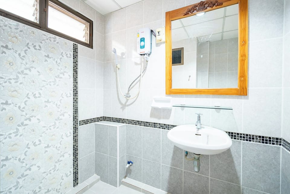 Shower, free toiletries, towels, soap