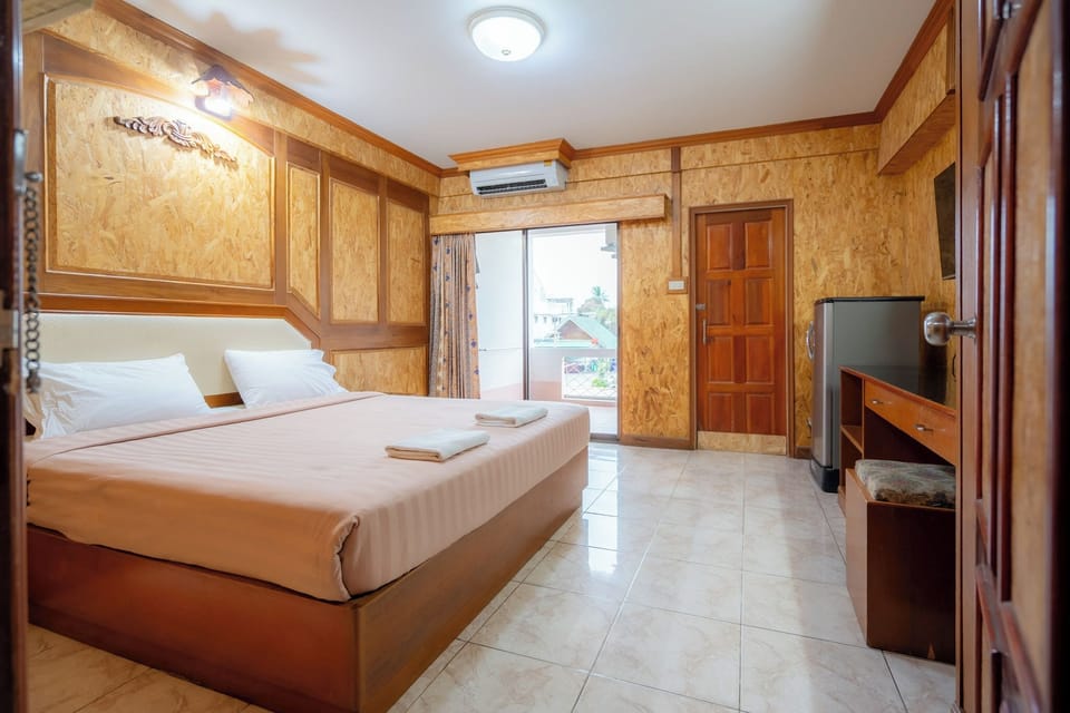 Standard Double Room | Desk, free WiFi, bed sheets