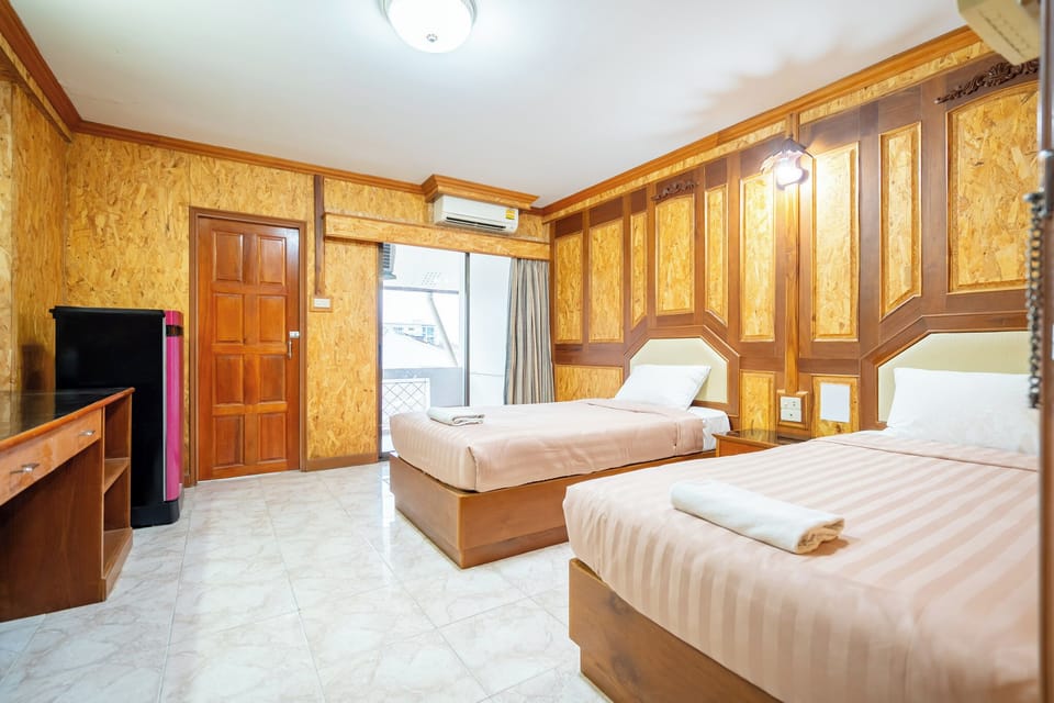 Standard Twin Room | Desk, free WiFi, bed sheets