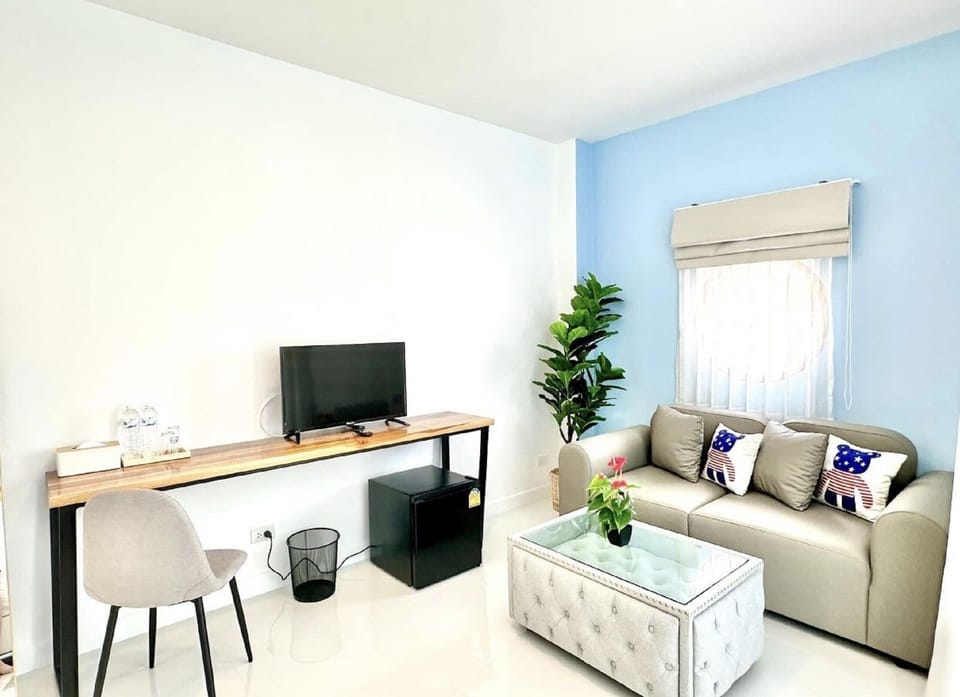 Deluxe Room, 2 Double Beds, Balcony | Desk, laptop workspace, free WiFi