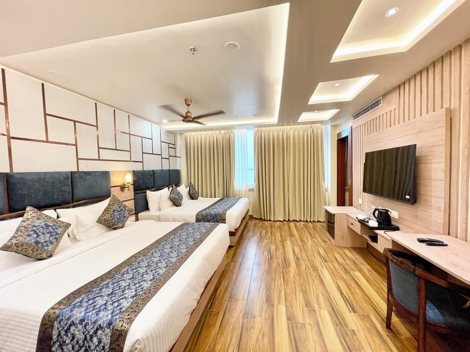 Deluxe Quadruple Room | Desk, laptop workspace, soundproofing, free WiFi