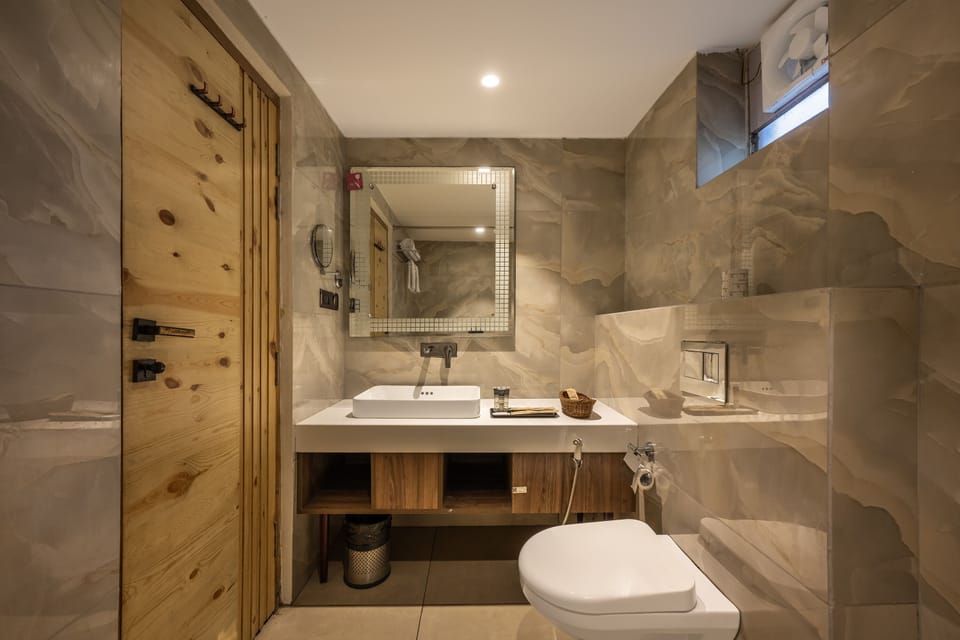 Executive Room | Bathroom | Shower, free toiletries, towels, soap