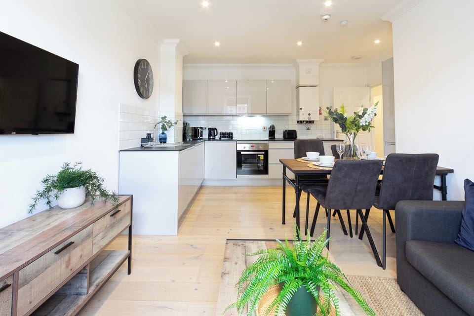 Apartment | Private kitchen | Fridge, microwave, oven, stovetop