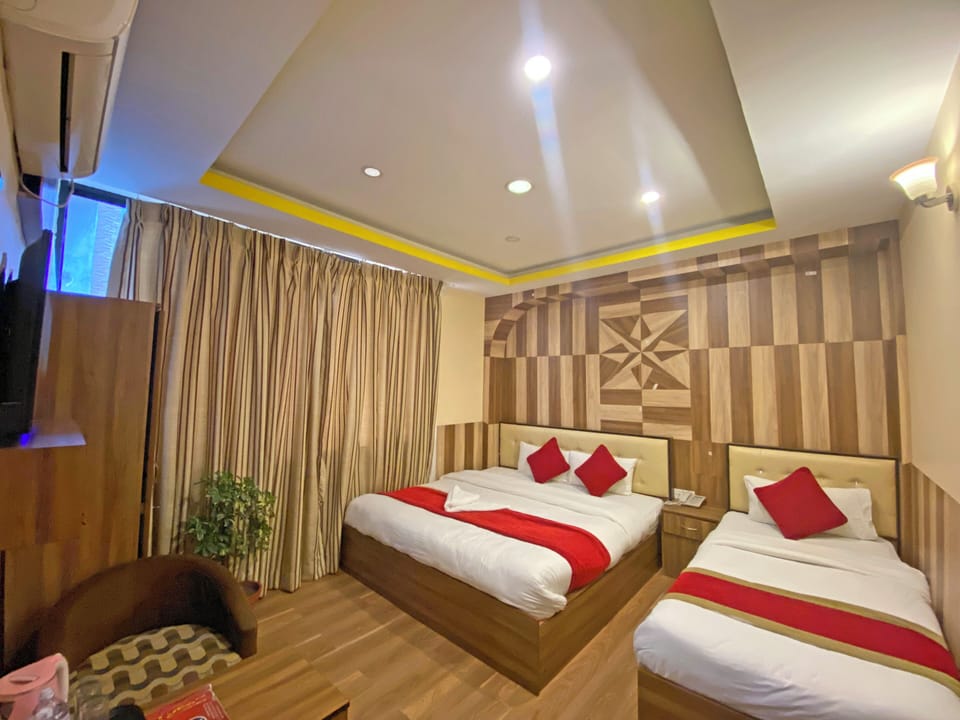 Deluxe Double or Twin Room, Balcony, City View | Desk, laptop workspace, soundproofing, WiFi (free)