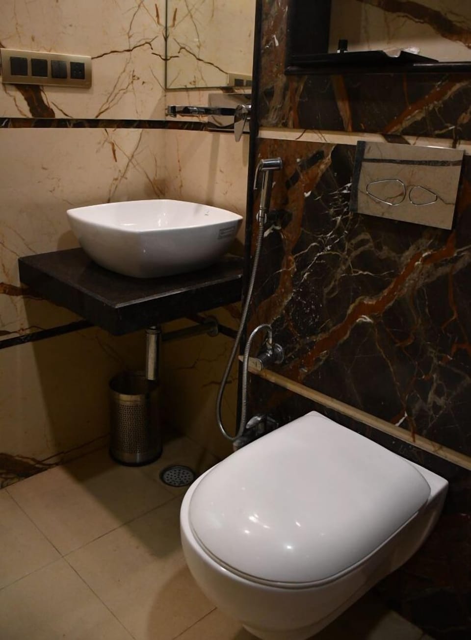 Hotel Vibha Raj Grand Hotel in Uttar Pradesh