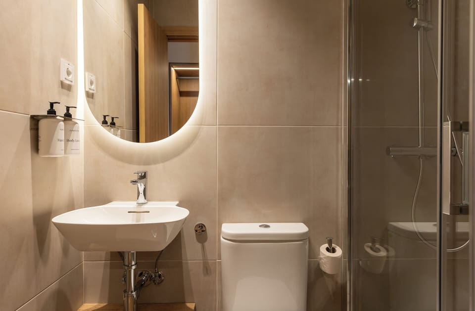 Standard Double Room, 1 Bedroom | Bathroom | Shower, hair dryer, towels, soap