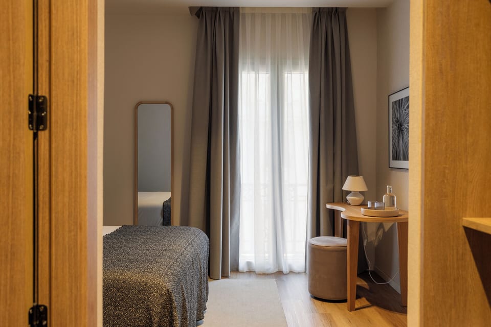 Deluxe Double Room, 1 Bedroom, City View | Soundproofing, iron/ironing board, free WiFi