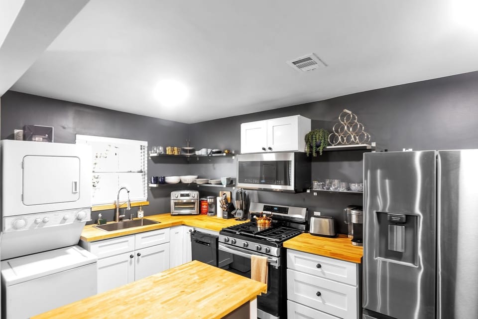 Duplex, 1 Bedroom | Private kitchen | Fridge, oven, coffee/tea maker, electric kettle
