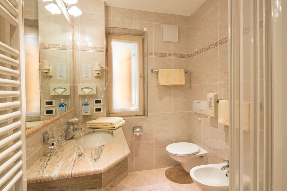 Standard Double Room | Bathroom | Shower, bidet, towels, soap