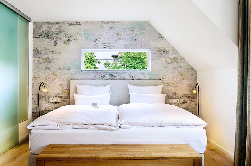 Hypo-allergenic bedding available, in-room safe, desk