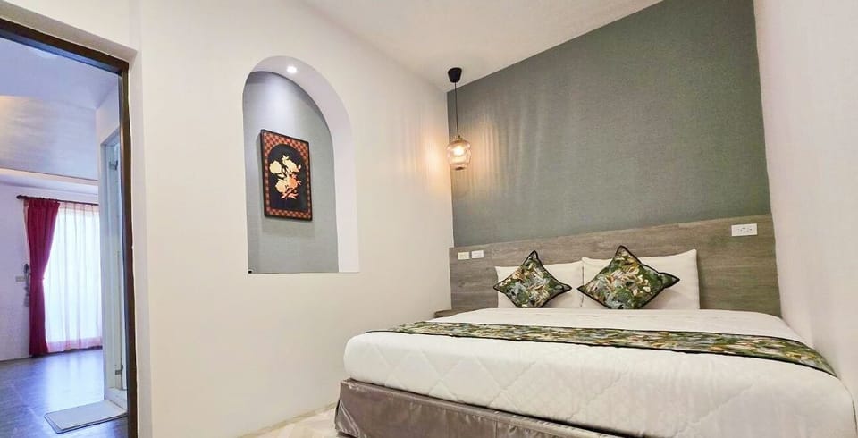 Premium Double Room | Living area | 46-inch LED TV with cable channels, TV