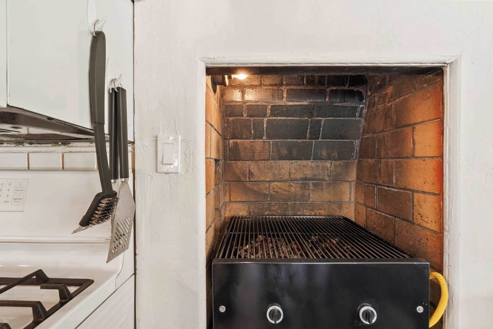 House, Multiple Beds, Pool Access, Mountain View (San Jacinto Villa) | Private kitchen | Coffee/tea maker, fridge, microwave, oven