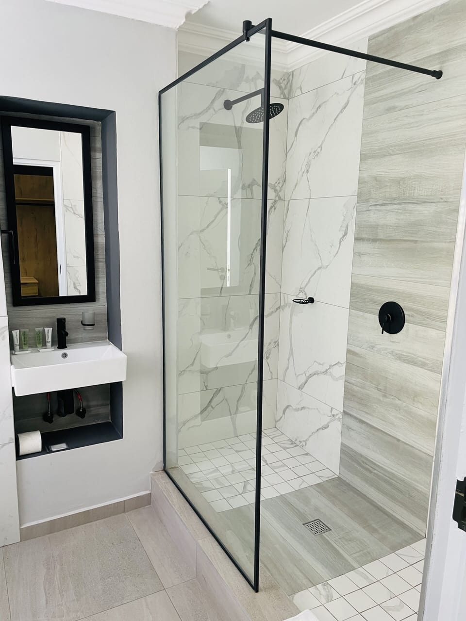 Shower, free toiletries, hair dryer, towels