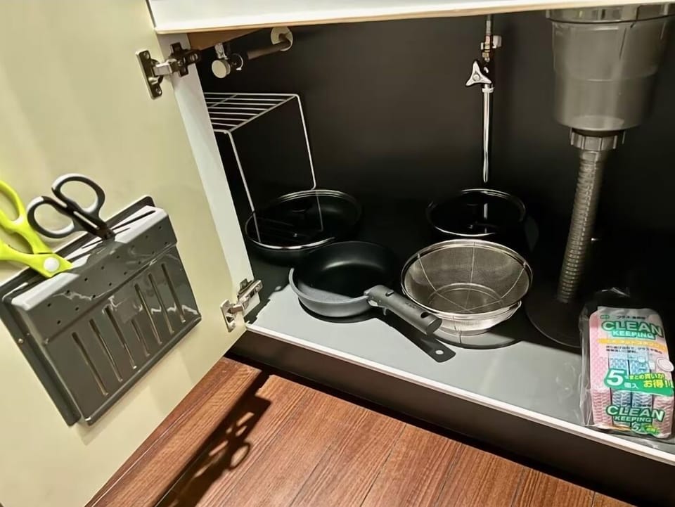 Luxury Suite, City View | Private kitchen | Fridge, microwave, stovetop, rice cooker