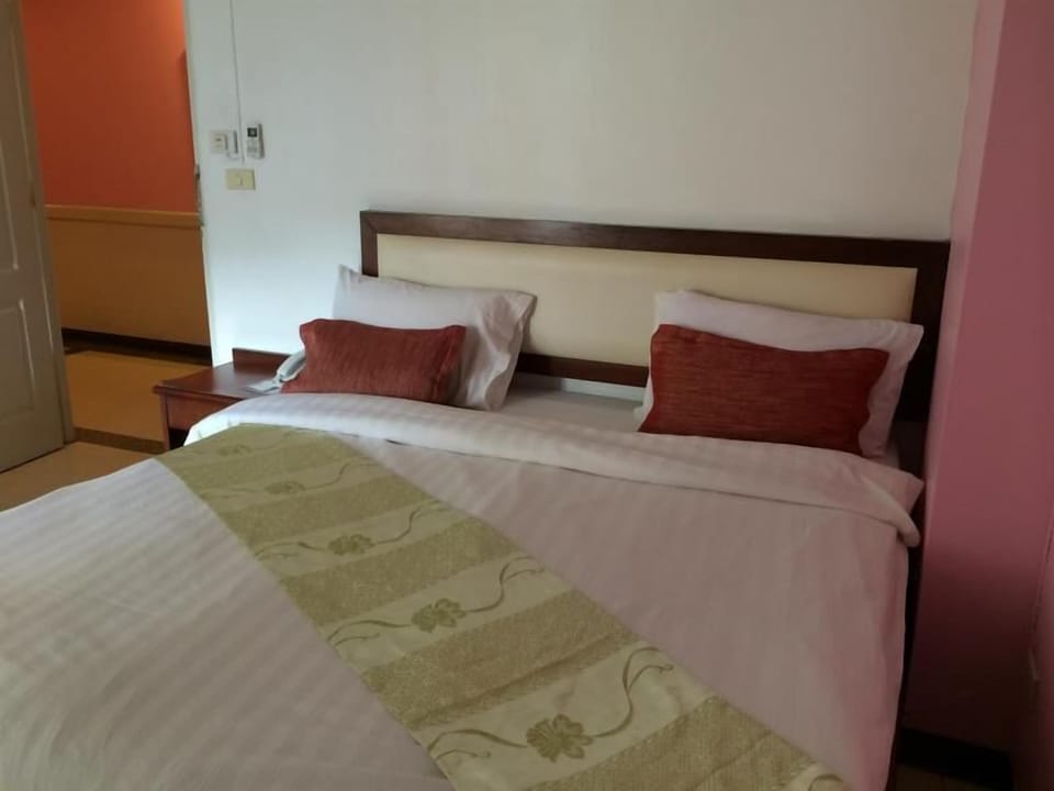 Double Room | Free WiFi, bed sheets