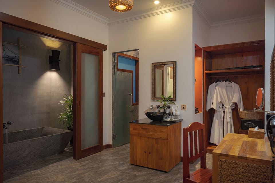 Separate tub and shower, free toiletries, hair dryer, bathrobes
