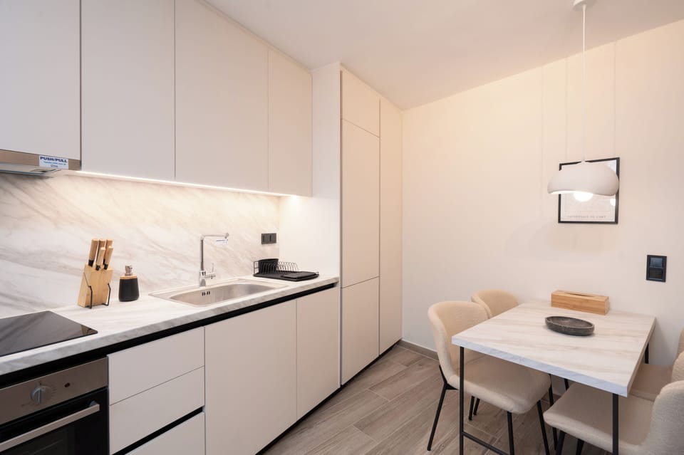 City Apartment, 1 Bedroom, Non Smoking, Kitchen | Private kitchen | Fridge, microwave, oven, stovetop