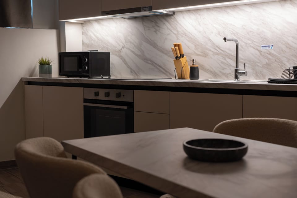 City Apartment, 1 Bedroom, Non Smoking, Kitchen | Private kitchen | Fridge, microwave, oven, stovetop