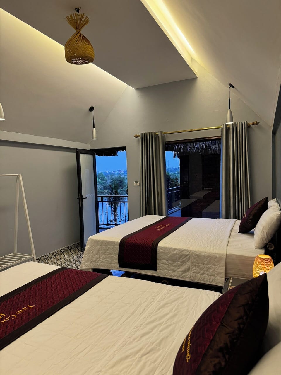 Pillowtop beds, minibar, free WiFi, bed sheets