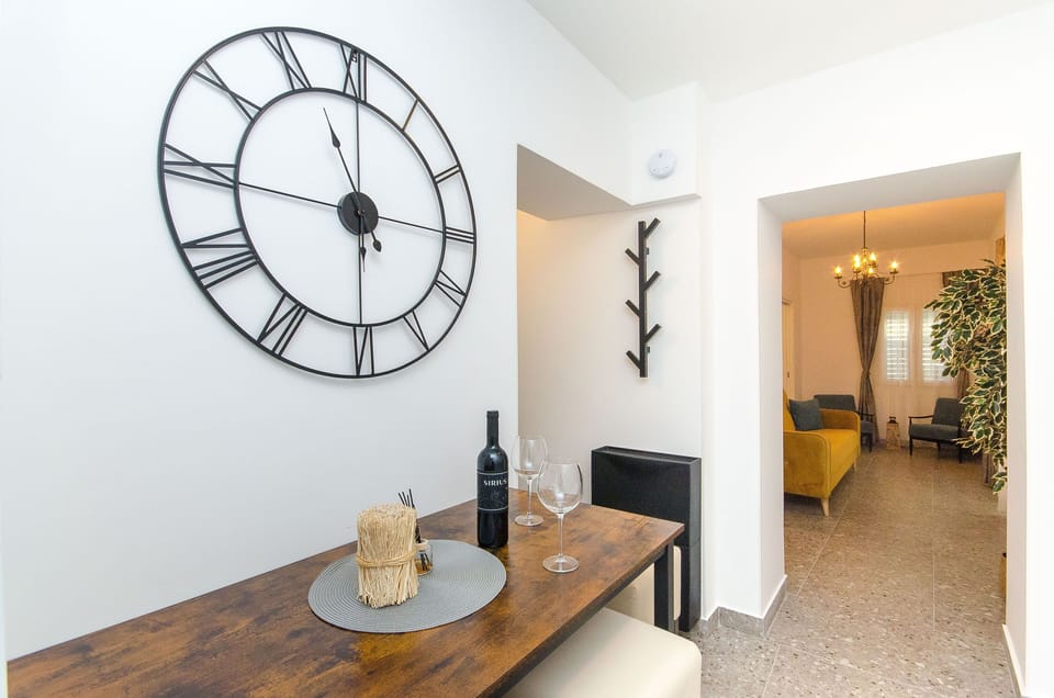 Apartment (A1) | Dining