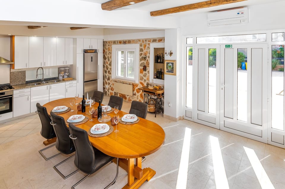 Villa | Dining
