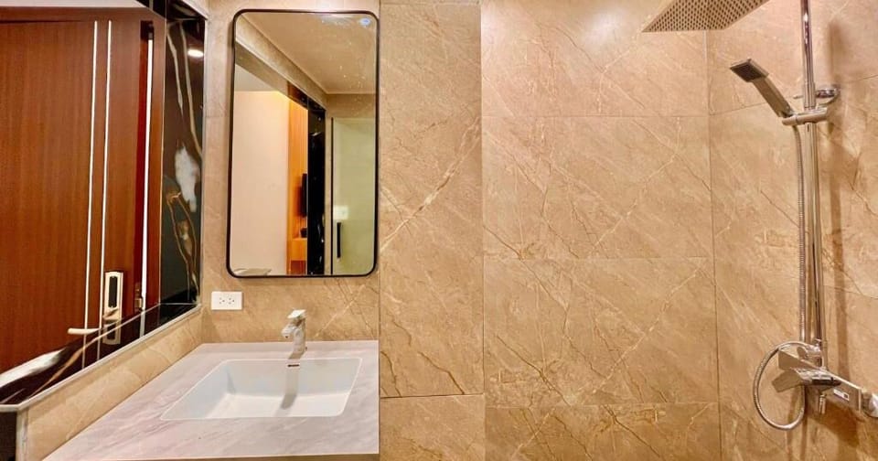 Luxury Double or Twin Room, Balcony, Beach View | Bathroom | Free toiletries, hair dryer, slippers, bidet