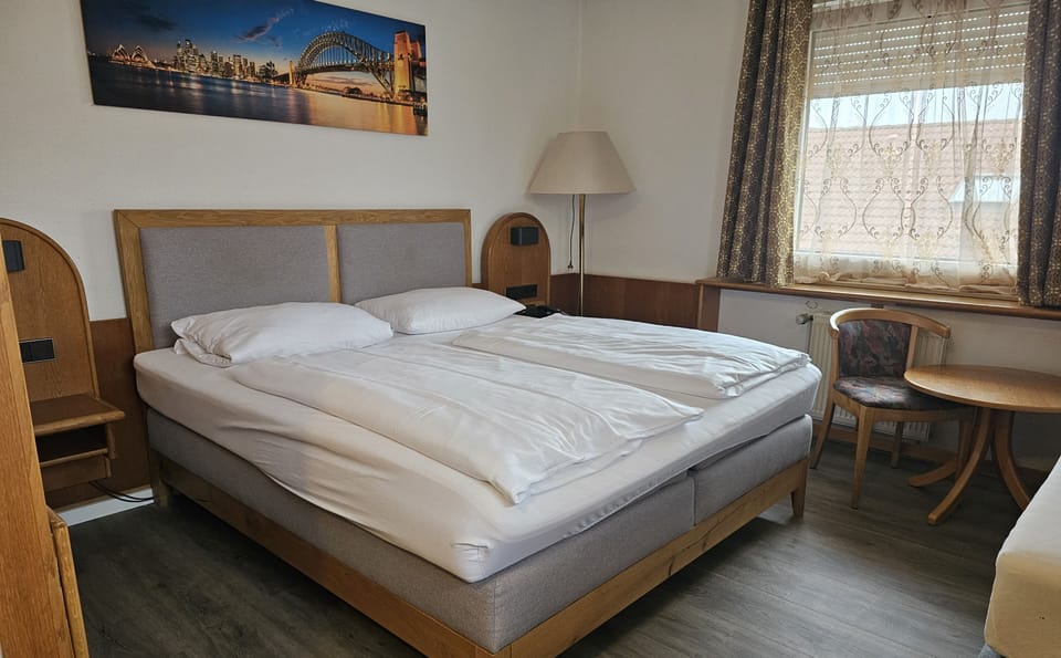 Basic Room, 1 Twin Bed, Non Smoking | Desk, free WiFi, bed sheets