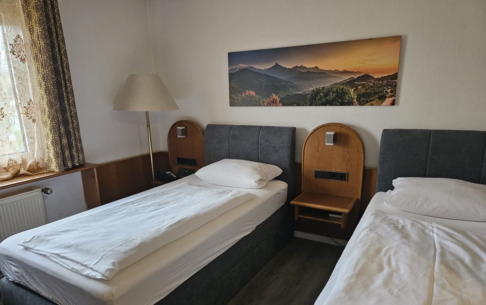 Basic Room, 1 Twin Bed, Non Smoking | Desk, free WiFi, bed sheets