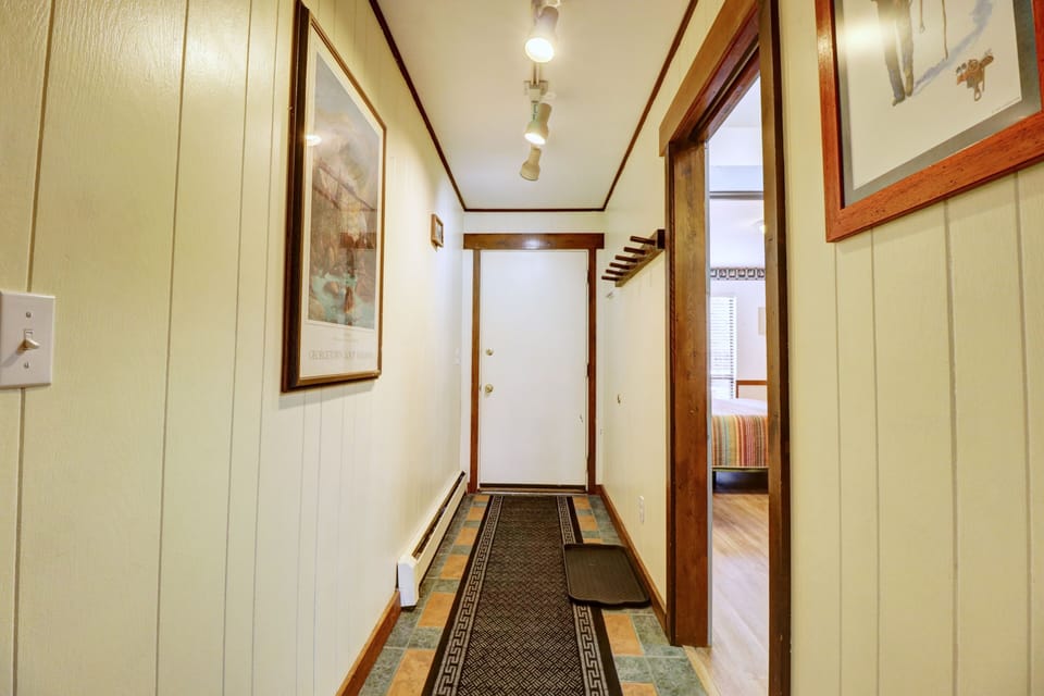 Condo, 2 Bedrooms | Interior
