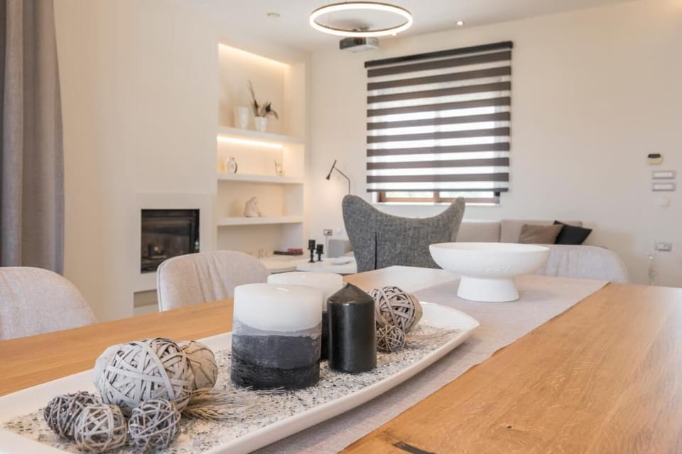 Villa, 4 Bedrooms, Balcony | Interior