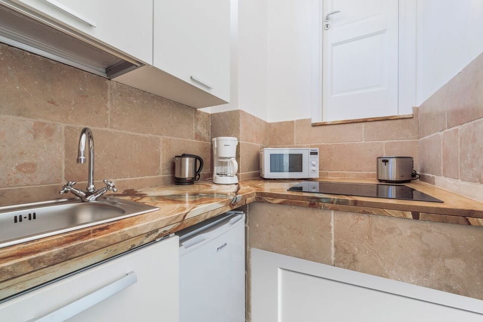Superior Studio, Balcony, Sea View | Private kitchen