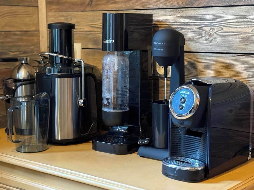 House, 5 Bedrooms, Fireplace, Mountain View | Coffee and/or coffee maker
