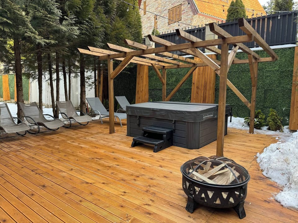 House, 5 Bedrooms, Fireplace, Mountain View | Terrace/patio