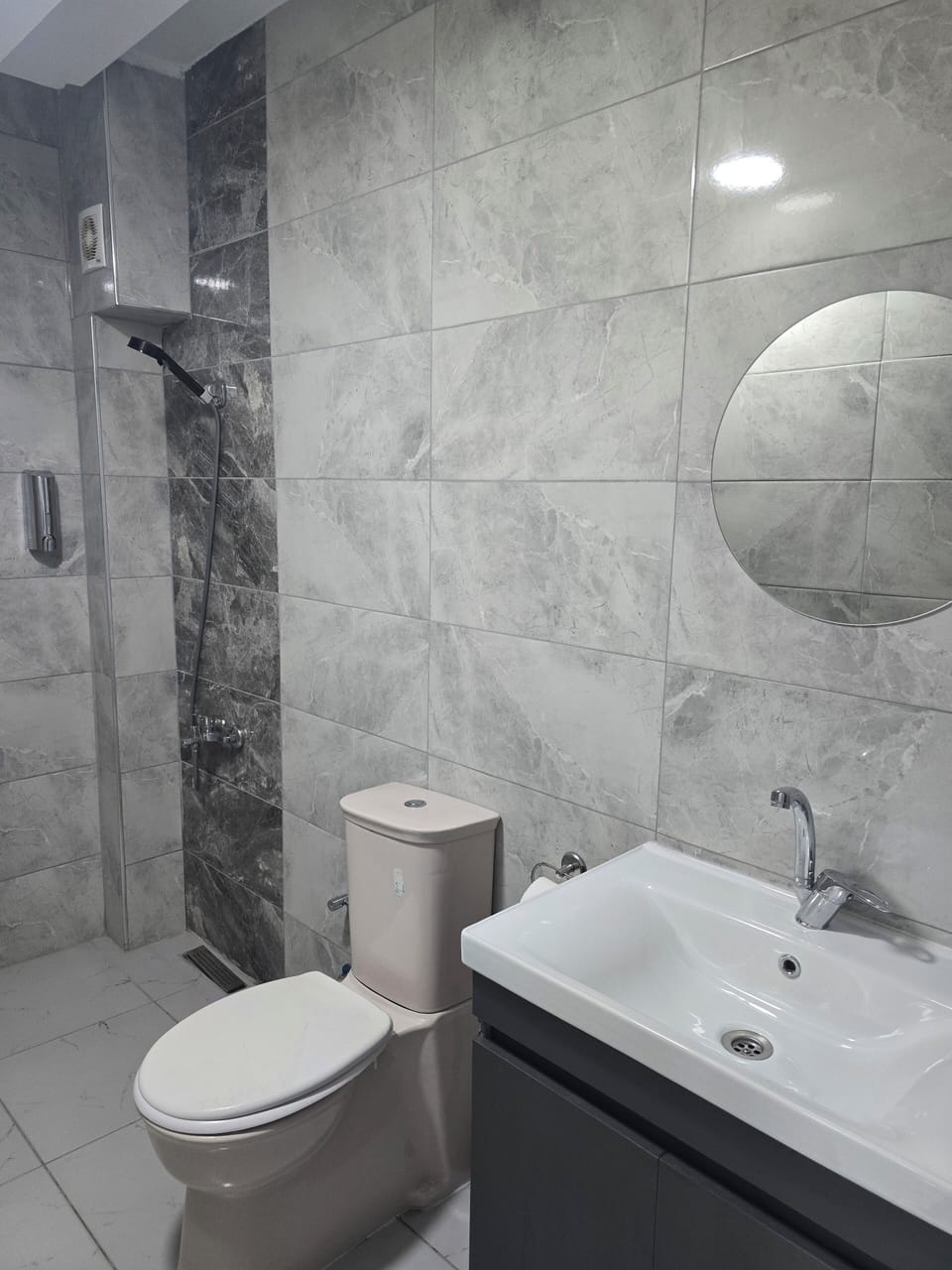 Classic Double Room, City View | Bathroom | Shower, free toiletries, hair dryer, bathrobes