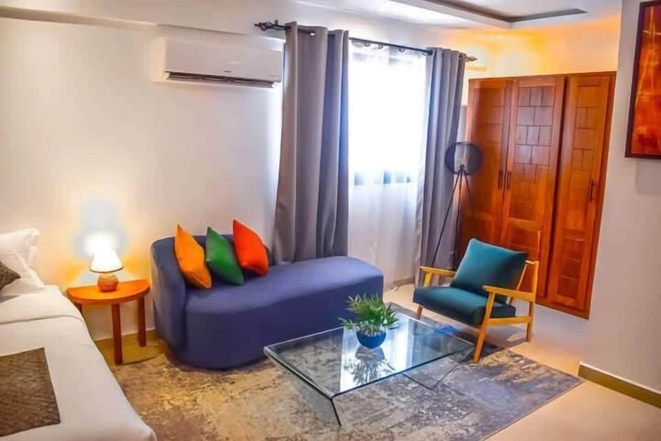 Junior Suite | In-room safe, desk, laptop workspace, blackout drapes