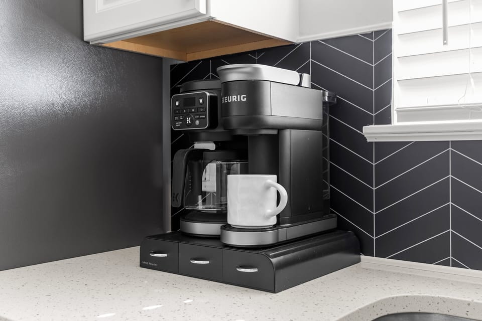 House, Multiple Beds, Kitchen, City View (508 Trudy Ln) | Coffee and/or coffee maker
