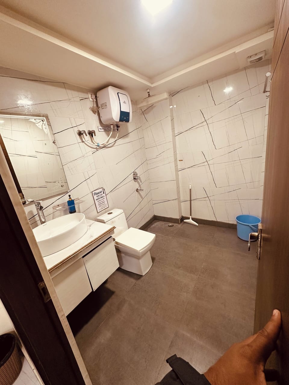 Basic Double Room | Bathroom | Shower, towels, soap, shampoo