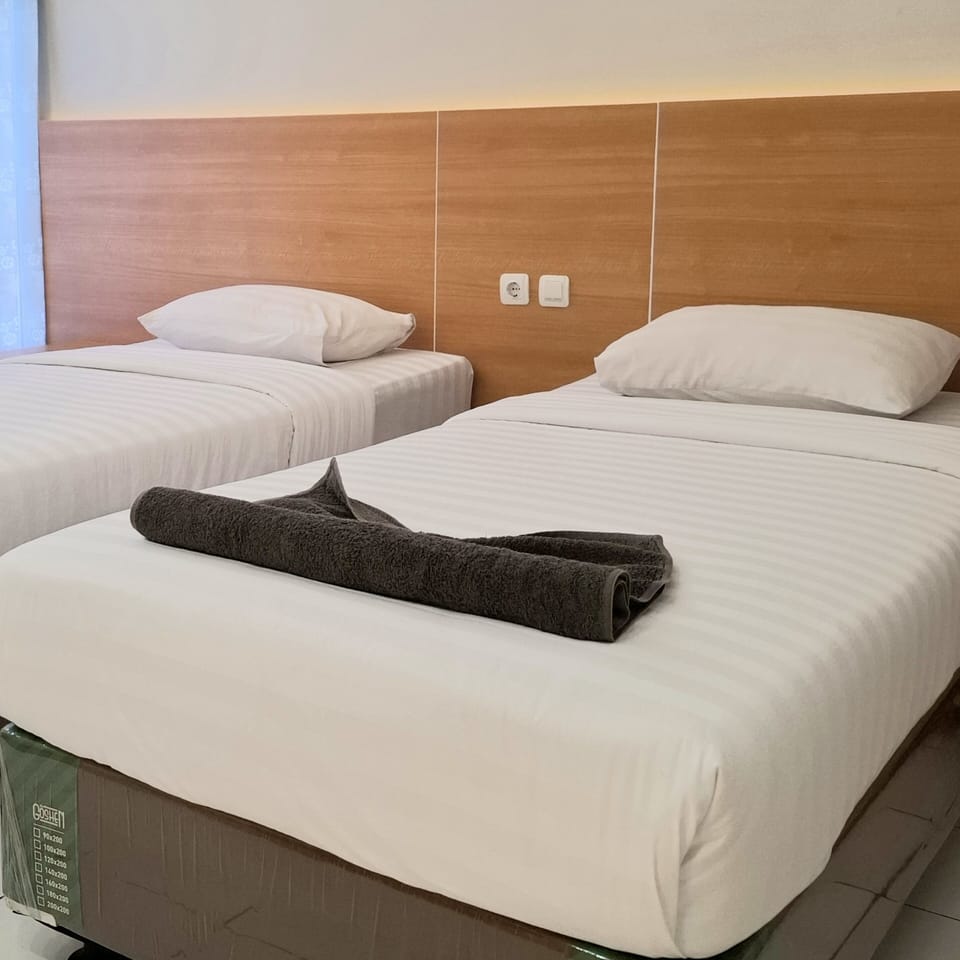 Superior Twin Room | Desk, blackout drapes, soundproofing, free WiFi