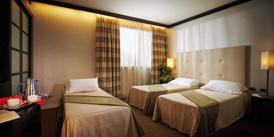 Camera Tripla | In-room safe, desk, blackout drapes, cribs (surcharge)
