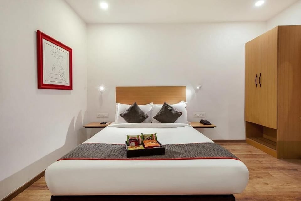 Classic Double Room, 1 Queen Bed, Private Bathroom | Hypo-allergenic bedding, down comforters, in-room safe, laptop workspace