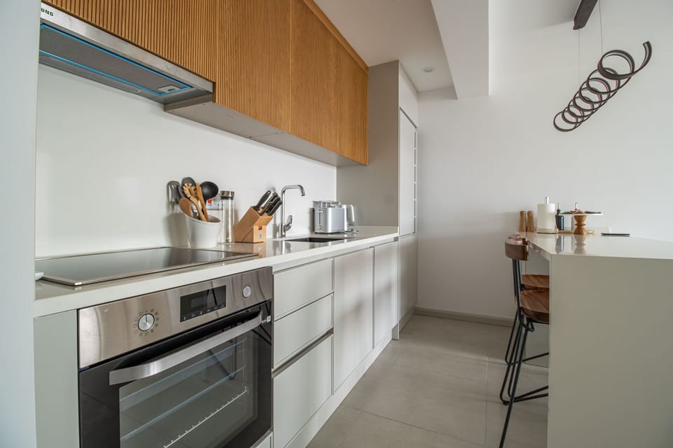Comfort House, 2 Bedrooms | Private kitchen | Full-size fridge, oven, stovetop, cookware/dishes/utensils