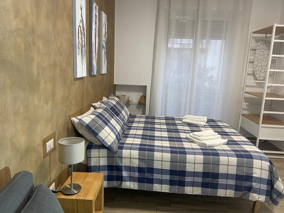 Basic Double Room | Hypo-allergenic bedding available, desk, laptop workspace, soundproofing