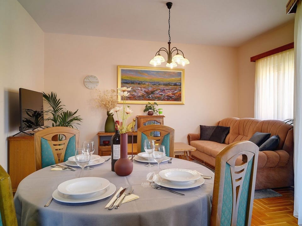 Apartment | Dining