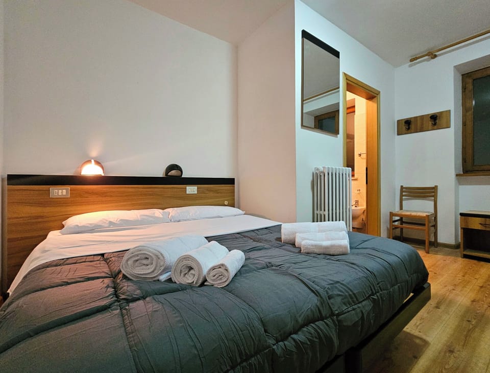 Economy Double Room | Desk, soundproofing, free WiFi, bed sheets