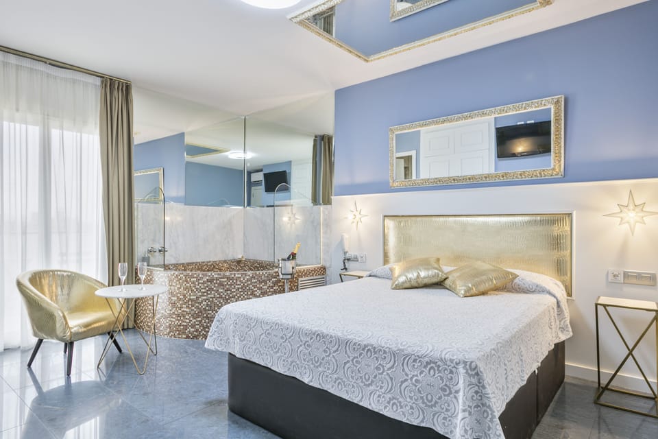 Junior Suite, 1 Double Bed, Hot Tub | Blackout drapes, free WiFi