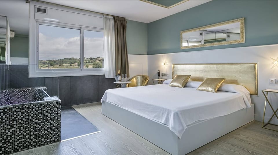 Junior Suite, 1 Double Bed, Hot Tub | Blackout drapes, free WiFi