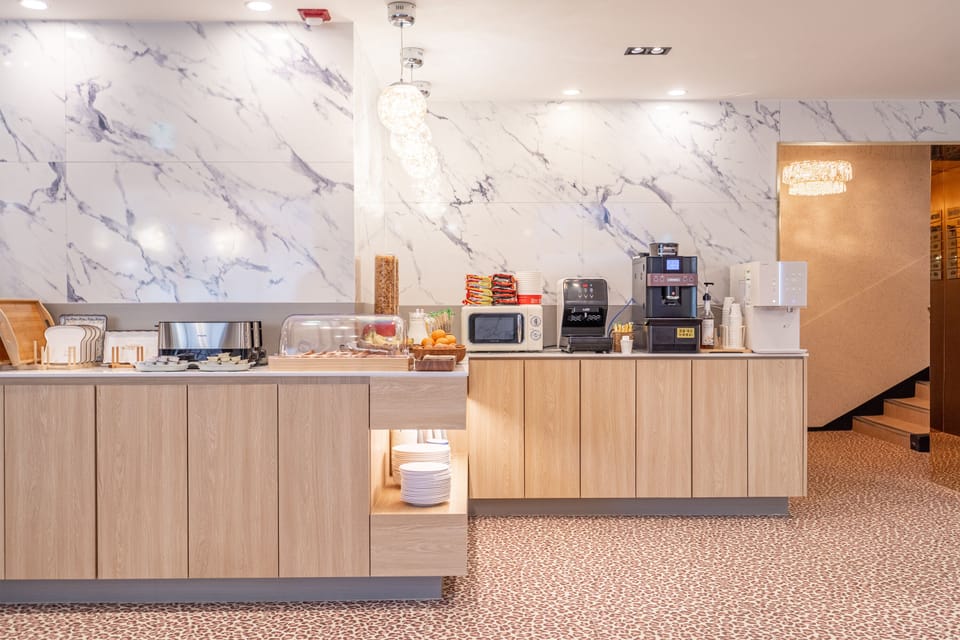 Free self-serve breakfast on weekdays
