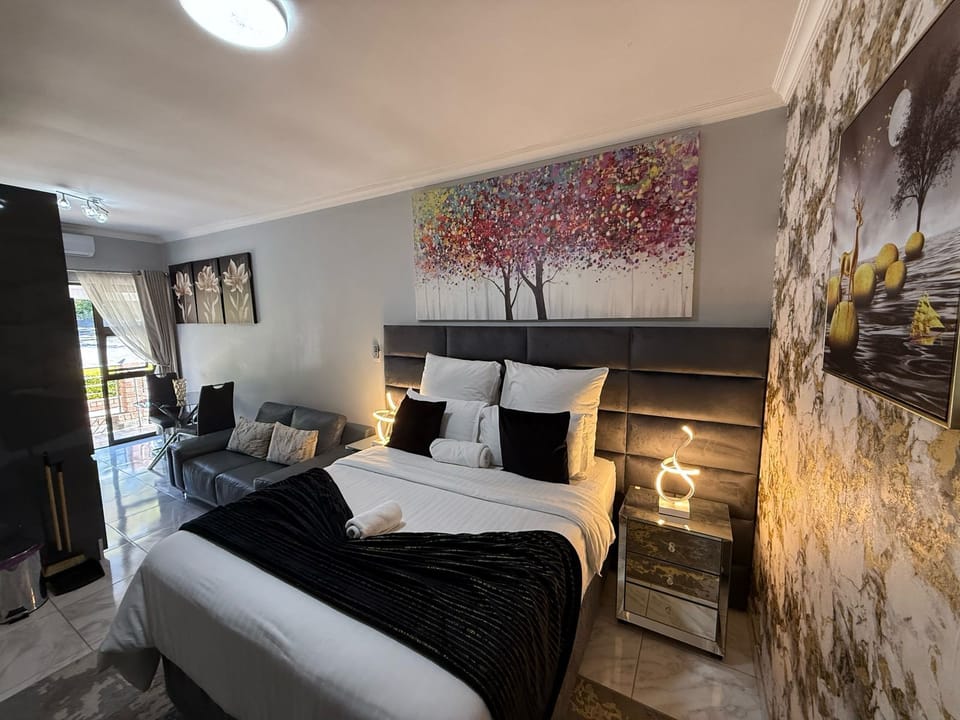 Comfort Double Room | Laptop workspace, free WiFi