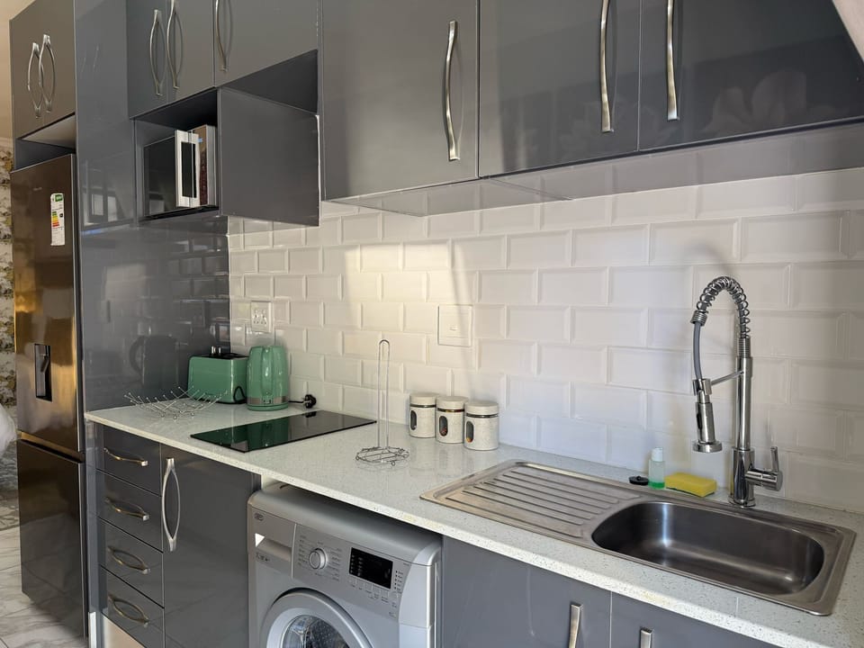 Comfort Double Room | Private kitchen | Full-size fridge, microwave, stovetop, dishwasher