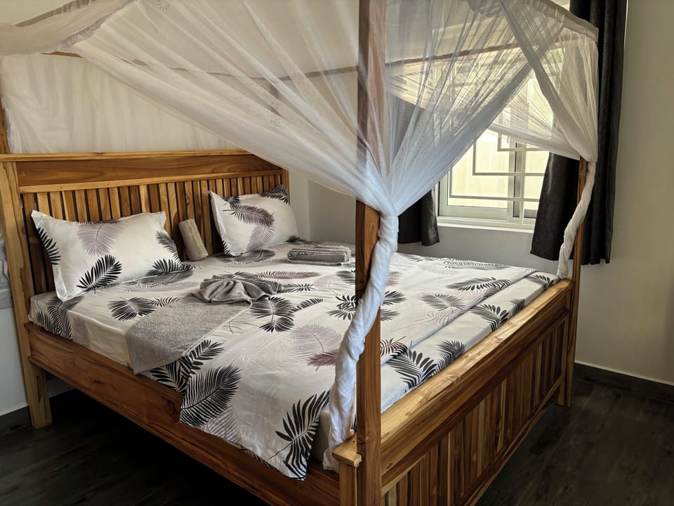 In-room safe, free WiFi, bed sheets